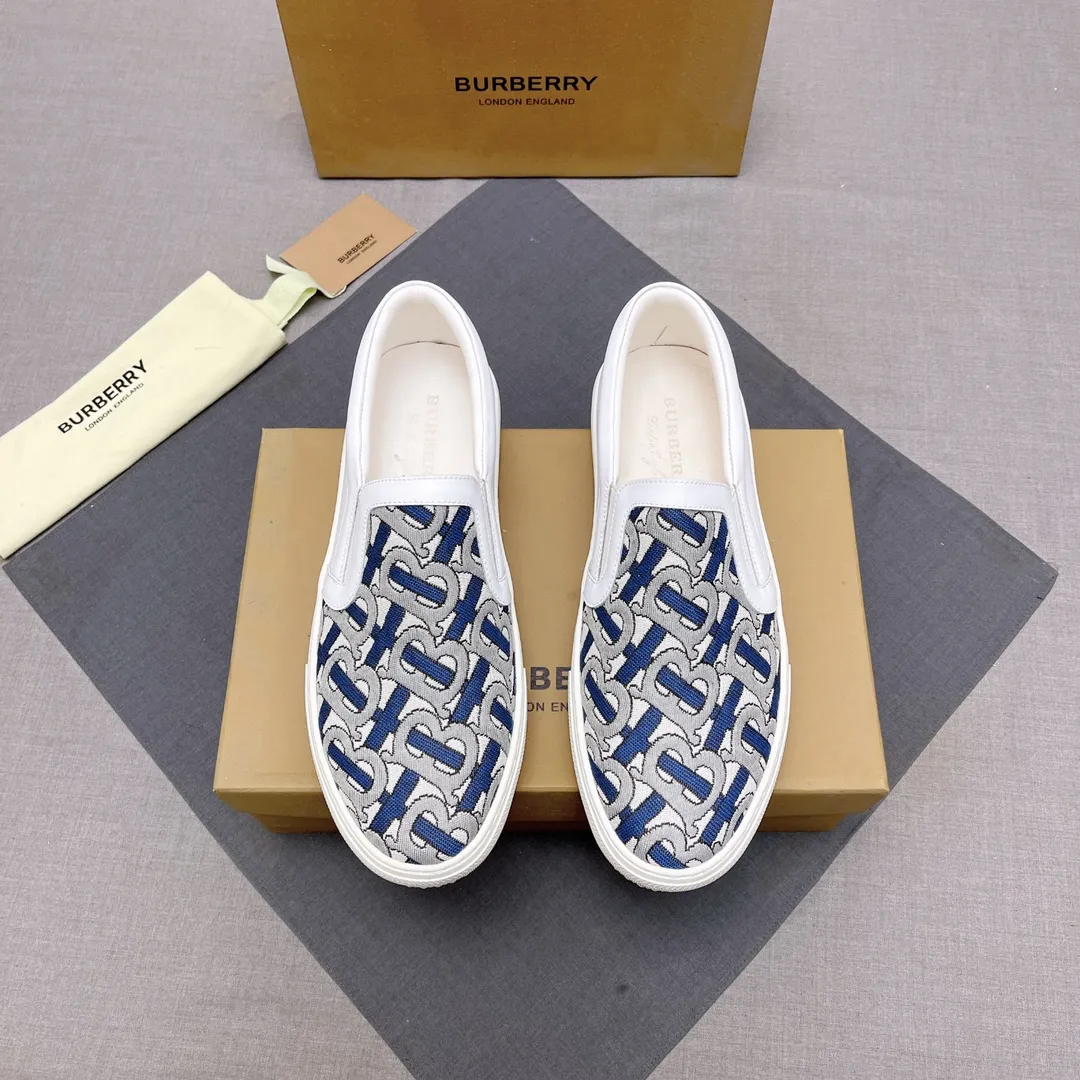 ◾️▫️P360. B's 2023 spring and summer new product, men's classic low-top slip-on sneakers, made of classic retro B's printed canvas material, spliced ​​with layered calfskin, and decorated with a new brand logo. First-layer cowhide lining, embossed Burberry logo on the heel, and original TPU outsole! Size: 38-45 No. 004